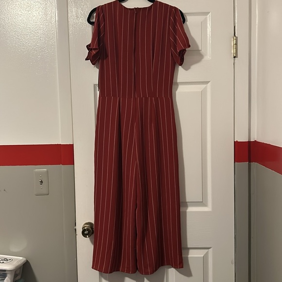 Lulu’s jump suit size small - Picture 4 of 5